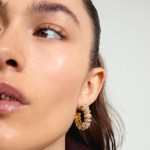 Γυναικεία Σκουλαρίκια PILGRIM DELPHINE κρίκοι με πέτρες επιχρυσωμένοι - Image 4